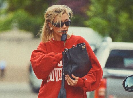 Η Χέιλι Μπίμπερ φωτογραφίζεται ως Πριγκίπισσα Νταϊάνα