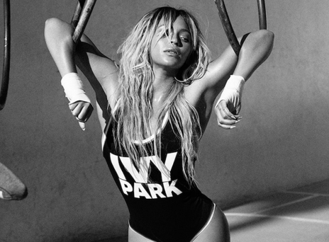 Η Beyoncé φοράει adidas