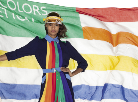 Η United Colors of Benetton «σηκώνει ψηλά τις σημαίες»