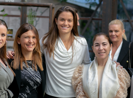 Η παγκοσμίου φήμης κορυφαία Ελληνίδα τενίστρια Μαρία Σάκκαρη μίλησε με πολλή αγάπη για την εταιρεία, την οποία γνωρίζει πολύ καλά μιας και χρησιμοποιεί τα προϊόντα από μικρό παιδί. 