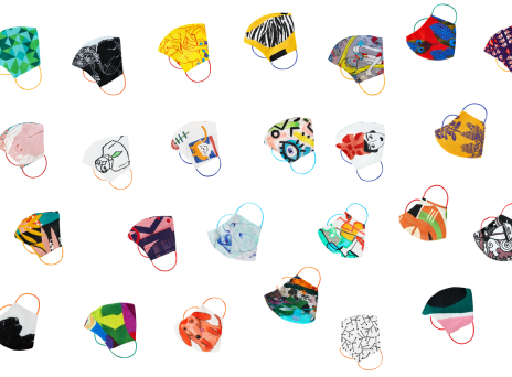 Οι Waterbags, το αγαπημένο ελληνικό brand, και 46 Έλληνες και διεθνείς εικαστικοί και σχεδιαστές δημιούργησαν μόνο για φέτος το καλοκαίρι limited edition μάσκες.