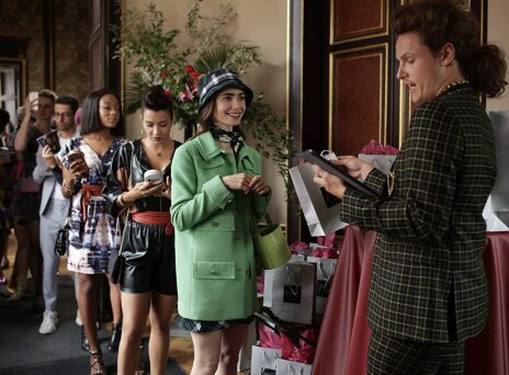 Στιγμιότυπο από την τηλεοπτική σειρά Emily in Paris του Netflix
