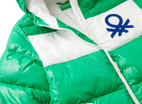 Η United Colors of Benetton παρουσιάζει το Eco-Recycle, το οικολογικό puffer μπουφάν με επένδυση από ανακυκλωμένο πλαστικό