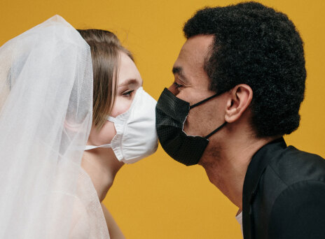 Άνέβαλες ή ακύρωσες το γάμο σου; Δες πώς θα το πεις σε όλους