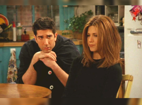 Ο Ντέιβιντ Σουίμερ (Ρος) και η Τζένιφερ Άνιστον (Ρέιτσελ) στη σειρά Φιλαράκια, στη σκηνή χωρισμού