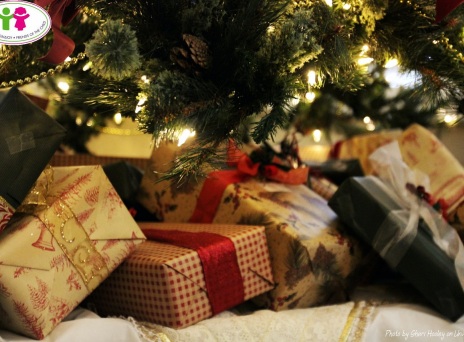 Χριστουγεννιάτικο δέντρο με δώρα