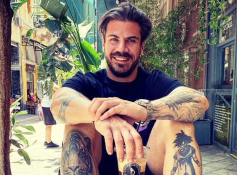 Instagram Άκης Πετρετζίκης