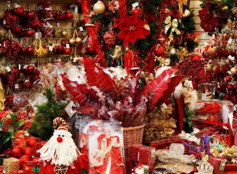 Καταστήματα με χριστουγεννιάτικα είδη