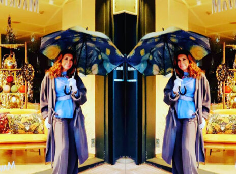 Η Μιμή Ντενίση έξω από κλειστό κατάστημα - Το μήνυμά της προς τους καταναλωτές για το click away