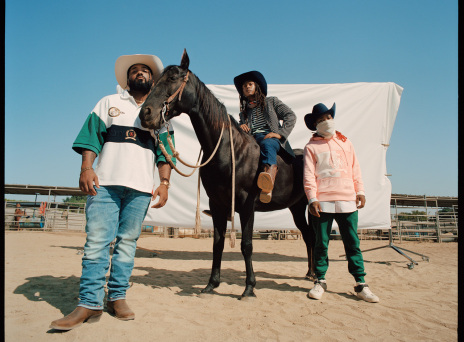 Tommy Hilfiger, «Moving Forward Together», Άνοιξη 2021