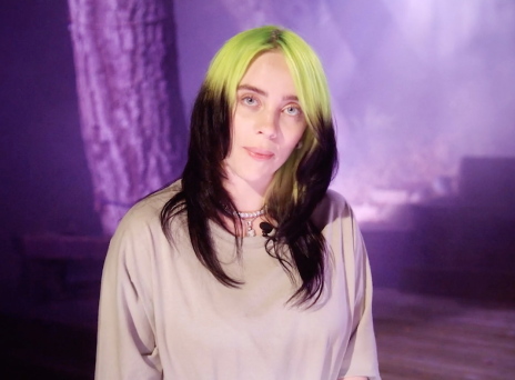 Ξανθιά και «αγνώριστη» η Billie EilIsh