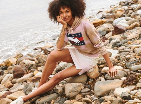 Η Tommy Hilfiger λανσάρει την "One Planet Capsule" συλλογή με αφορμή τη διεθνή ημέρα της γης.