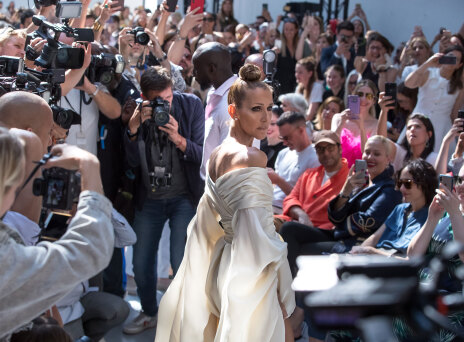 Η Σελίν Ντιόν (Celine Dion) στην Εβδομάδα Μόδας στο Παρίσι, το καλοκαίρι του 2019 (ΦΩΤΟ ΑΡΧΕΙΟΥ)