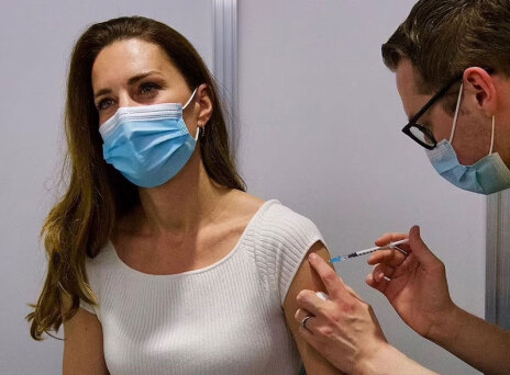 H Kate Middleton εμβολιάζεται με την πρώτη δόση από εμβόλιο για τον κορωνοϊό