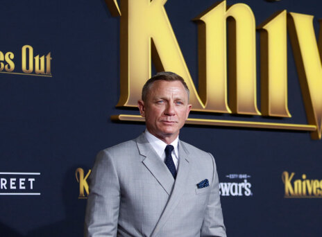 Ο Ντάνιελ Κρεγκ (Daniel Craig) στην πρεμιέρα της ταινίας «Knives Out» - Τα γυρίσματα του σίκουελ γίνονται στο Πόρτο Χέλι