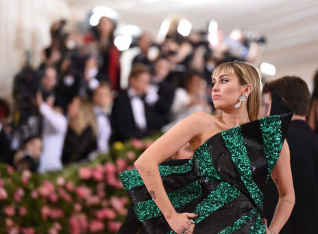 Η Miley Cyrus διαφημίζει το νέο άρωμα της Gucci