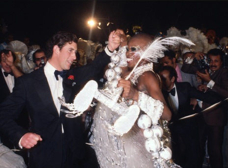 Ο πρίγκιπας Κάρολος χορεύει