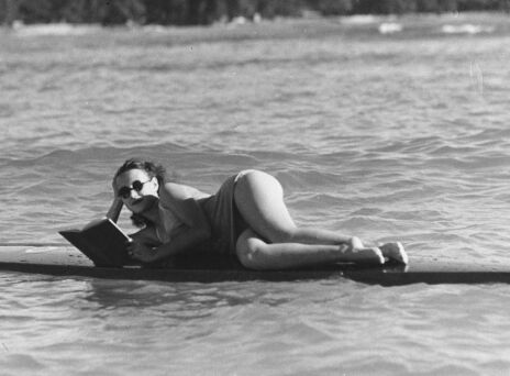 Ποια είναι η συμπεριφορά του κάθε ανθρώπου στην παραλία ανάλογα με την ηλικία του