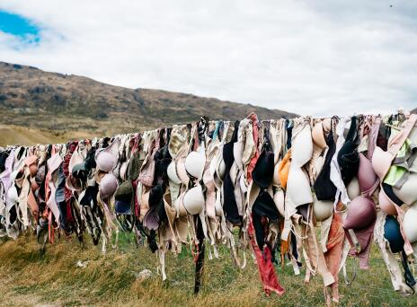 Ο κορωνοϊός σκότωσε το σουτιέν. Γιούπι!