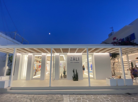 Η Zali στην Αντίπαρο αγαπά τους σχεδιαστές