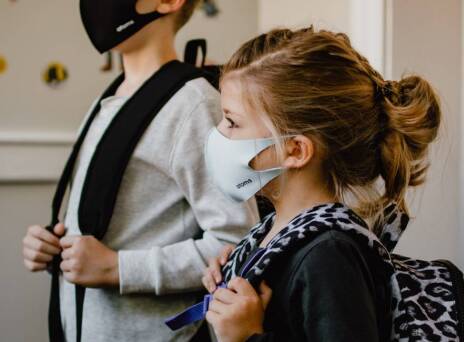 Παιδιά που ετοιμάζονται για το σχολείο