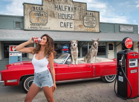 Η Σίντι Κρόφορντ επιστρέφει στο 1992 για καλό σκοπό