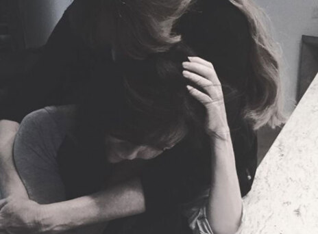 Η Σάνον Ντόχερτι καταρρέει την ημέρα που αποφασίζει να κόψει τα μαλλιά της