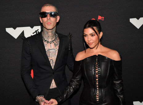 Αρραβωνιάστηκε η Κόρτνεϊ Καρντάσιαν- Το εντυπωσιάκο μονόπετρο και το παραμυθένιο σκηνικό