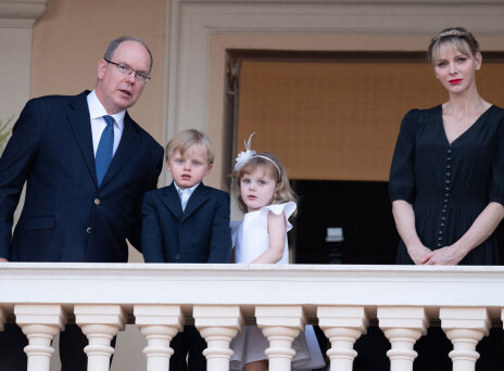 Ο πρίγκιπας Αλβέρτος, η πριγκίπισσα Σαρλίν και τα παιδιά τους στην ετήσια εκδήλωση εορτασμού του Αγ. Ιωάννη, στο Μονακό (23 Ιουνίου, 2020)