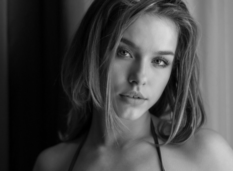 Ασπρόμαυρο πορτραίτο κοπέλας