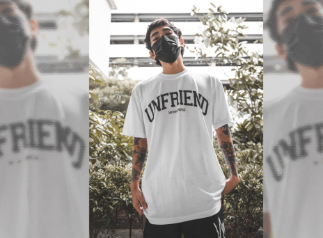 Άντρας με μπλούζα Unfriend
