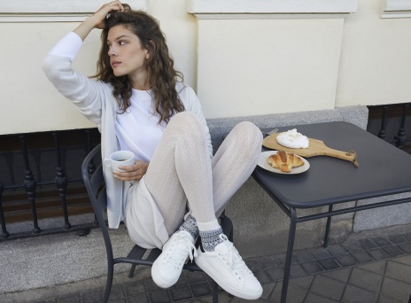 Μοντέλο από την καμπάνια της συλλογής Calzedonia Cashmere