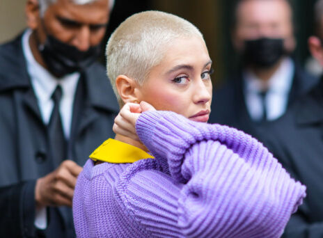 Η ηθοποιός και μοντέλο Άιρις Λο (Iris Law), κόρη του ηθοποιού Τζουντ Λο, είναι το it girl της γενιάς της, της Gen Z. 