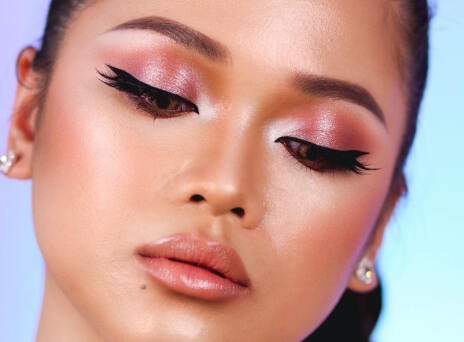 Συμβουλές για το μακιγιάζ των ματιών και των χειλιών, τα νύχια και τα μαλλιά των Χριστουγέννων.