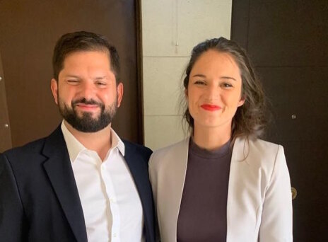 Ιρίνα Καραμάνος: Ελληνίδα η σύντροφος του νέου προέδρου της Χιλής