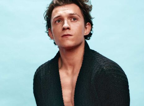 Ο ηθοποιός Tom Holland στην καμπάνια της Prada