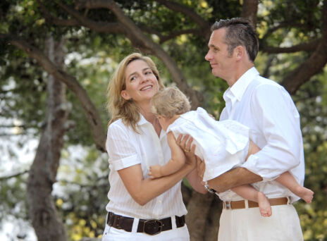 Διαζύγιο για την πριγκίπισσα Χριστίνα της Ισπανίας με τον Ινιάκι Ουρδαγαρίν μετά τη δημοσιοποίηση εξωσυζυγικής σχέσης του τελευταίου. 