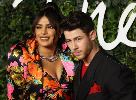 Η ηθοποιός Priyanka Chopra και ο μουσικός και συζυγός της Nick Jonas