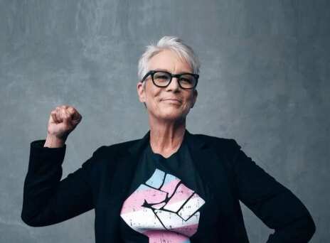 H Τζέιμι Λι Κέρτις δηλώνει «περήφανη και ευγνώμων ως γονέας ενός τρανς παιδιού»