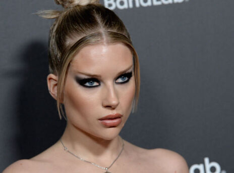 Lottie Moss: Τι γνωρίζουμε για τη ζωή και την καριέρα της αδελφής της Κέιτ Μος, που είναι επίσης μοντέλο.