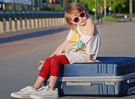 Φτιάχνουμε τη βαλίτσα των παιδιών για τις διακοπές του Πάσχα