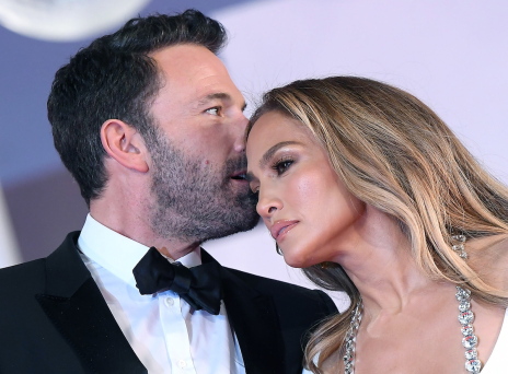 Τζένιφερ Λόπεζ και Μπεν Άφλεκ: Αρραβωνιάστηκαν και το δαχτυλίδι κοσμείται από ένα πράσινο διαμάντι.