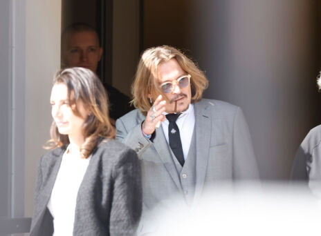 Johnny Depp και Camille Vasquez: Υπάρχει έρωτας ανάμεσα στον ηθοποιό και τη δικηγόρο που τον εκπροσωπεί στη δίκη με την Άμπερ Χερντ;