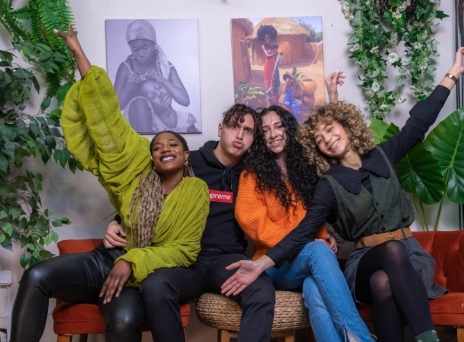 Η παρέα του Hair Dresser Stylish (Ειρήνη, Σοφία, Μαρουά Ελ Ανταγουί, Τζένη, Nassause)