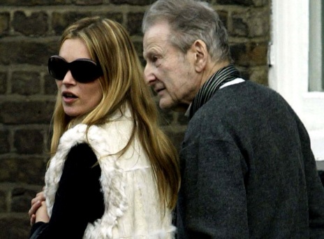 H Kate Moss με τον Lucian Freud το 2003 στο Δυτικό Λονδίνο.