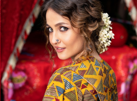 Η Elli AvrRam στο Bollywood