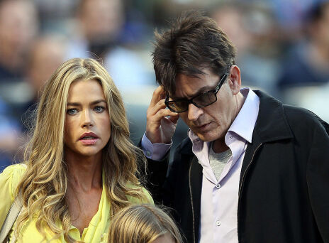 Η κόρη του Τσάρλι Σιν πουλά αισθησιακές φωτογραφίες της στο OnlyFans- To «κατηγορώ» του στην μητέρα της