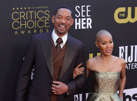 Ο Γουίλ Σμιθ και η σύζυγός του, Jada Pinkett Smith, στο κόκκινο χαλί των Oscars 2022