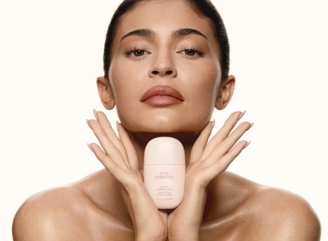 01__kylie_cosmetics-skin_tint_foundation