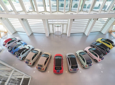 sc01_22_moonswatch_cars_hq_lobby_final_021